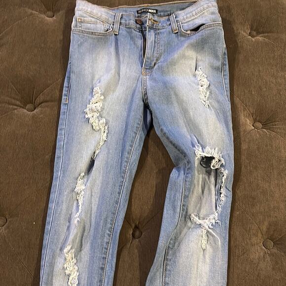 Fashion nova ripped jeans size 9 - Picture 1 of 3